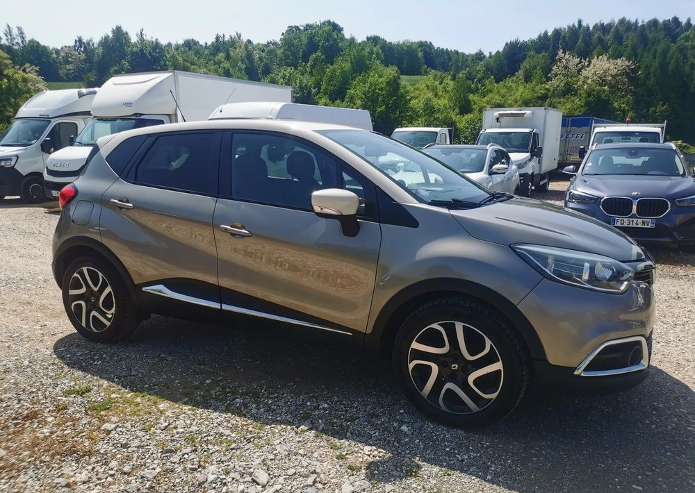 Renault Captur 0.9 Energy TCe Intens - SUV: φωτογραφία 2 Renault Captur 0.9 Energy TCe Intens - SUV: φωτογραφία 2
