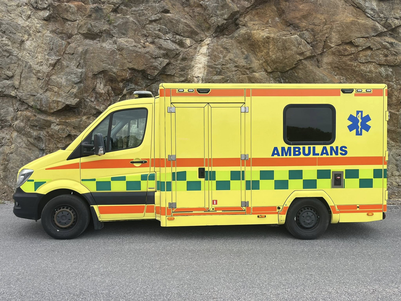 MERCEDES-BENZ Sprinter 319 - AMBULANCE / Krankenwagen / швидка допомога - Ασθενοφόρο: φωτογραφία 2 MERCEDES-BENZ Sprinter 319 - AMBULANCE / Krankenwagen / швидка допомога - Ασθενοφόρο: φωτογραφία 2