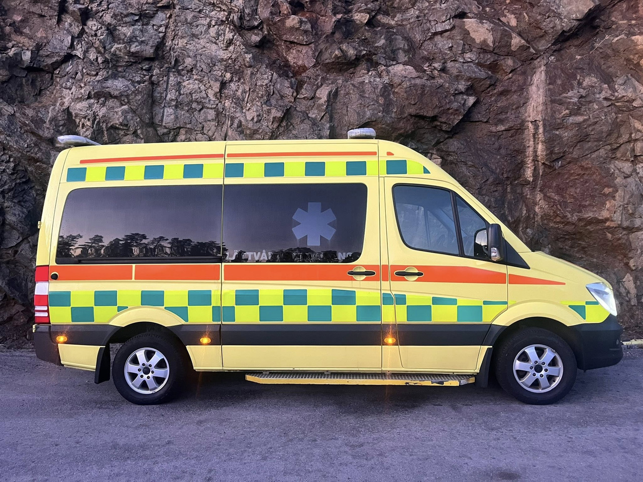 MERCEDES-BENZ Sprinter 319 - Light AMBULANCE / shvydka dopomo - Ασθενοφόρο: φωτογραφία 4 MERCEDES-BENZ Sprinter 319 - Light AMBULANCE / shvydka dopomo - Ασθενοφόρο: φωτογραφία 4