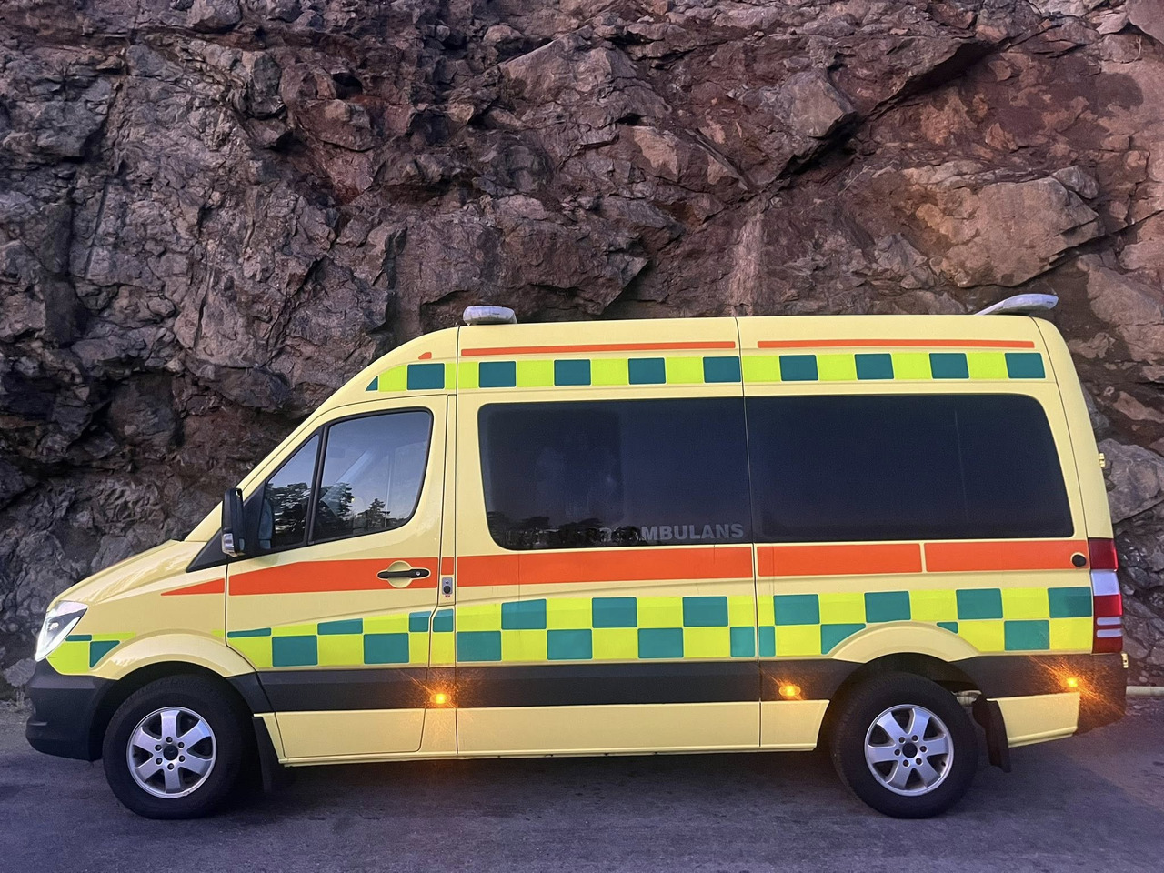 MERCEDES-BENZ Sprinter 319 - Light AMBULANCE / shvydka dopomo - Ασθενοφόρο: φωτογραφία 5 MERCEDES-BENZ Sprinter 319 - Light AMBULANCE / shvydka dopomo - Ασθενοφόρο: φωτογραφία 5