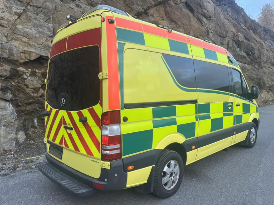 Mercedes-Benz Sprinter 319 - AMBULANCE / Krankenwagen - Ασθενοφόρο: φωτογραφία 4 Mercedes-Benz Sprinter 319 - AMBULANCE / Krankenwagen - Ασθενοφόρο: φωτογραφία 4