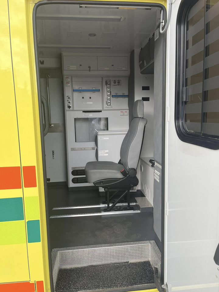 Mercedes-Benz Sprinter 319 - AMBULANCEBOX / Krankenwagen / ambulance - Ασθενοφόρο: φωτογραφία 5 Mercedes-Benz Sprinter 319 - AMBULANCEBOX / Krankenwagen / ambulance - Ασθενοφόρο: φωτογραφία 5