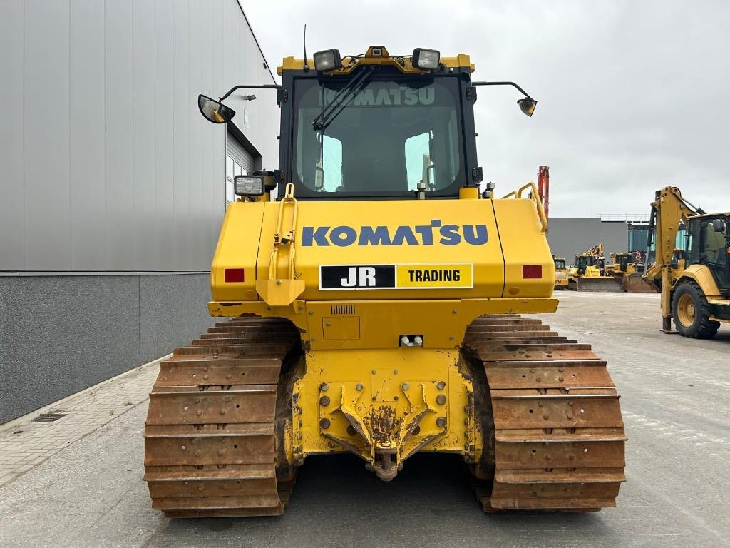 Komatsu D 65 WX-18 - Μπουλντόζα: φωτογραφία 4 Komatsu D 65 WX-18 - Μπουλντόζα: φωτογραφία 4