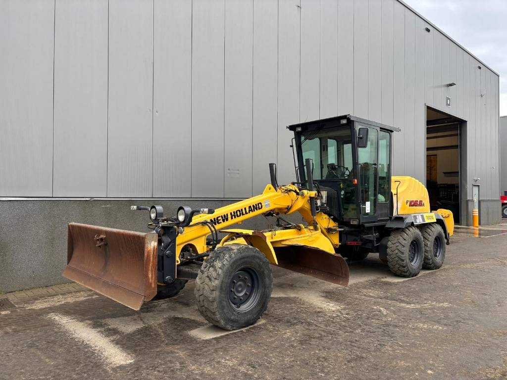 New Holland F 106.6 A - Γκρέιντερ: φωτογραφία 1 New Holland F 106.6 A - Γκρέιντερ: φωτογραφία 1