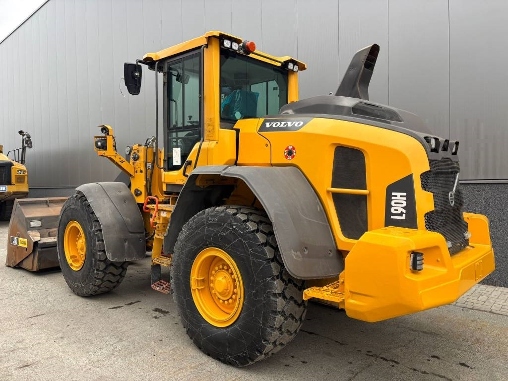 Volvo L 90 H (High tip + New tires) - Ελαστιχοφόρος φορτωτής: φωτογραφία 3 Volvo L 90 H (High tip + New tires) - Ελαστιχοφόρος φορτωτής: φωτογραφία 3