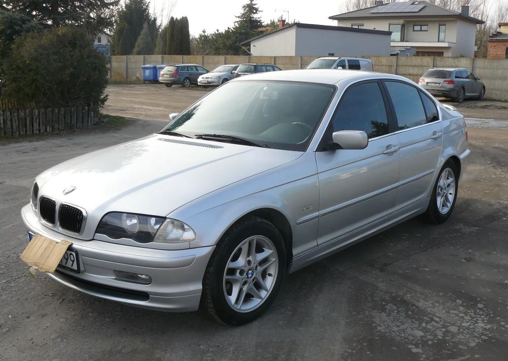 BMW Seria 3 320i - Λιμουζίνα/ Sedan: φωτογραφία 3 BMW Seria 3 320i - Λιμουζίνα/ Sedan: φωτογραφία 3