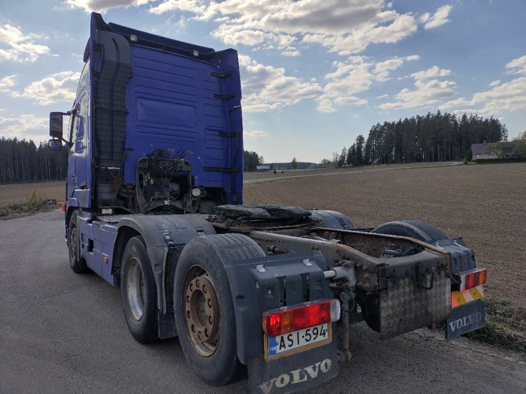 Volvo FH12 6x2 takateli veturi, leima 05/25 - Τράκτορας: φωτογραφία 4 Volvo FH12 6x2 takateli veturi, leima 05/25 - Τράκτορας: φωτογραφία 4