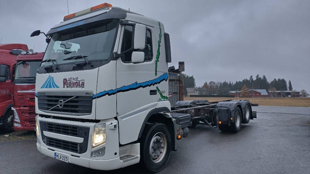 Volvo FH13 6x2 alusta, manuaalivaihteisto - Φορτηγό σασί: φωτογραφία 1 Volvo FH13 6x2 alusta, manuaalivaihteisto - Φορτηγό σασί: φωτογραφία 1