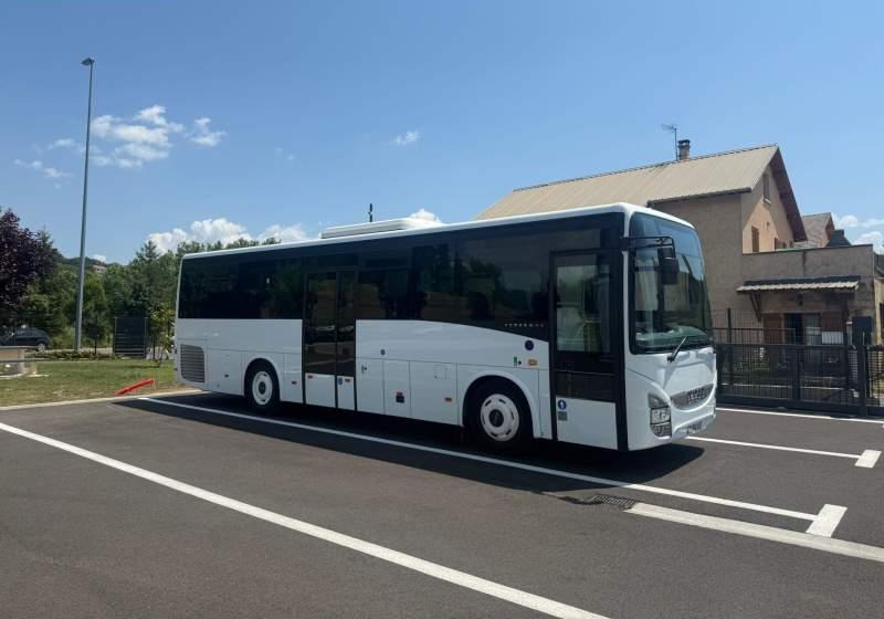 Iveco CROSSWAY/ DŁUGOŚĆ 10.70 M / MANUAL / EURO 6 - Προαστιακό λεωφορείο: φωτογραφία 1 Iveco CROSSWAY/ DŁUGOŚĆ 10.70 M / MANUAL / EURO 6 - Προαστιακό λεωφορείο: φωτογραφία 1