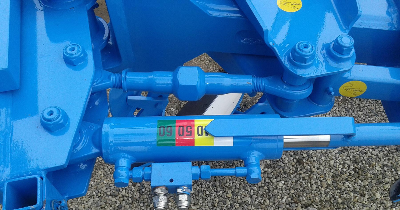 ARATRO TRIVOMERE TAS 9 - Άροτρο: φωτογραφία 4 ARATRO TRIVOMERE TAS 9 - Άροτρο: φωτογραφία 4