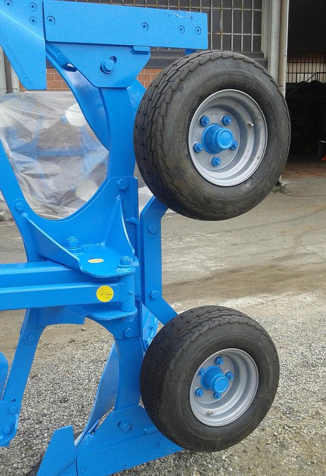 ARATRO TRIVOMERE TAS 9 - Άροτρο: φωτογραφία 5 ARATRO TRIVOMERE TAS 9 - Άροτρο: φωτογραφία 5