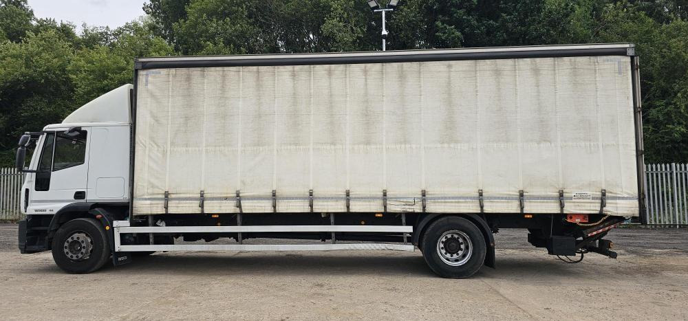 Iveco 18 ton curtain tail lift - Φορτηγό μουσαμάς: φωτογραφία 5 Iveco 18 ton curtain tail lift - Φορτηγό μουσαμάς: φωτογραφία 5