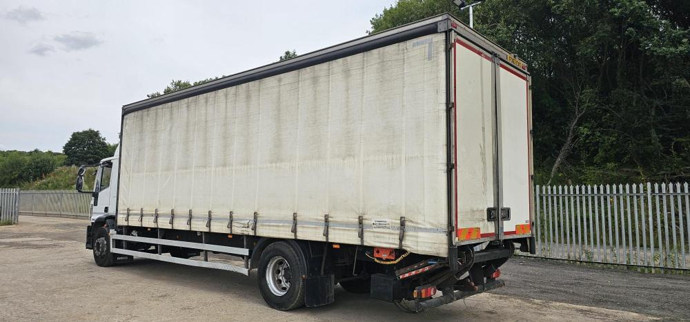 Iveco 18 ton curtain tail lift - Φορτηγό μουσαμάς: φωτογραφία 2 Iveco 18 ton curtain tail lift - Φορτηγό μουσαμάς: φωτογραφία 2