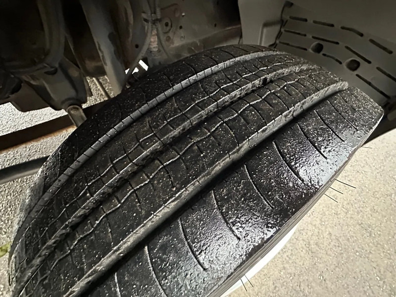 Mercedes-Benz Atego 815 / NL TRUCK / EURO 3 / LOW KM / BOX+LIFT / MANUAL / ANALOG TACHO - Φορτηγό κόφα: φωτογραφία 4 Mercedes-Benz Atego 815 / NL TRUCK / EURO 3 / LOW KM / BOX+LIFT / MANUAL / ANALOG TACHO - Φορτηγό κόφα: φωτογραφία 4