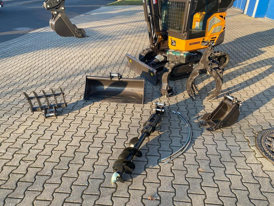 Minibagger BK2000NKSR inkl. Zubehörpaket *INKL.19% MWST*BERGER KRAUS*KUBOTA* KLIMA*SCHWENKARM*VERSTELLFAHRWERK* - Μίνι εκσκαφέας: φωτογραφία 3 Minibagger BK2000NKSR inkl. Zubehörpaket *INKL.19% MWST*BERGER KRAUS*KUBOTA* KLIMA*SCHWENKARM*VERSTELLFAHRWERK* - Μίνι εκσκαφέας: φωτογραφία 3