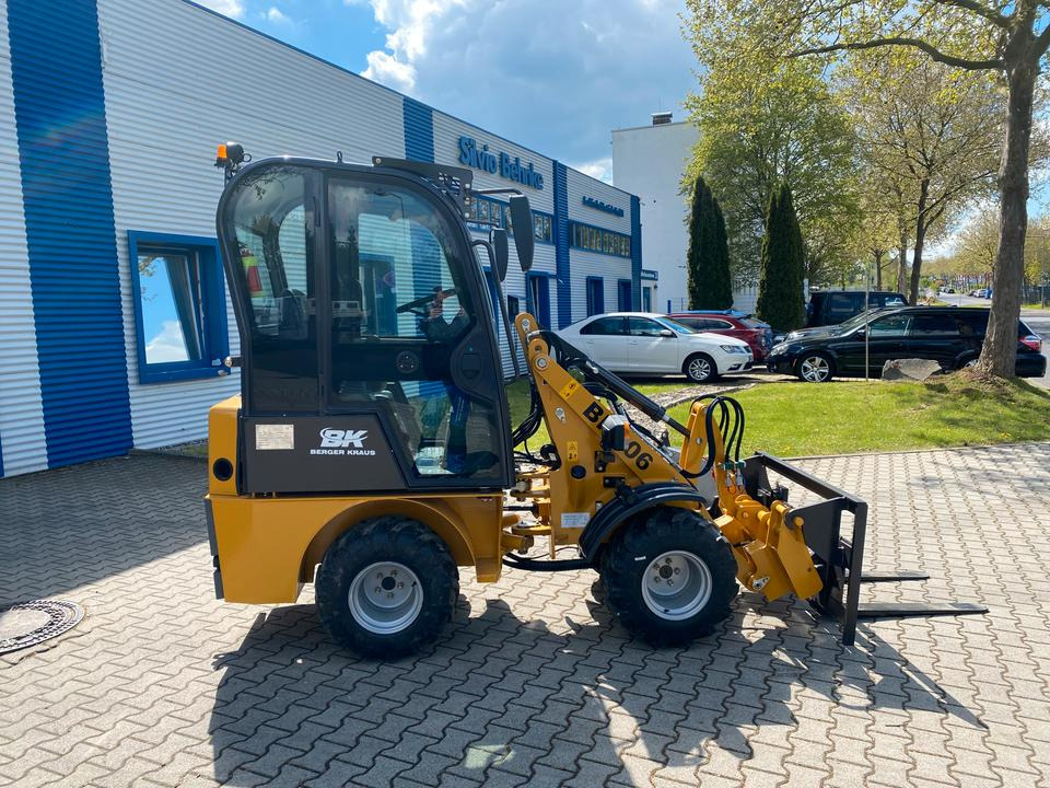 Radlader / Hoflader BK906 mit Kabine *INKL.19% MWST*PERKINS*BERGER KRAUS*GABELPAKET*CE*EURO* - Σπαστός φορτωτής: φωτογραφία 5 Radlader / Hoflader BK906 mit Kabine *INKL.19% MWST*PERKINS*BERGER KRAUS*GABELPAKET*CE*EURO* - Σπαστός φορτωτής: φωτογραφία 5