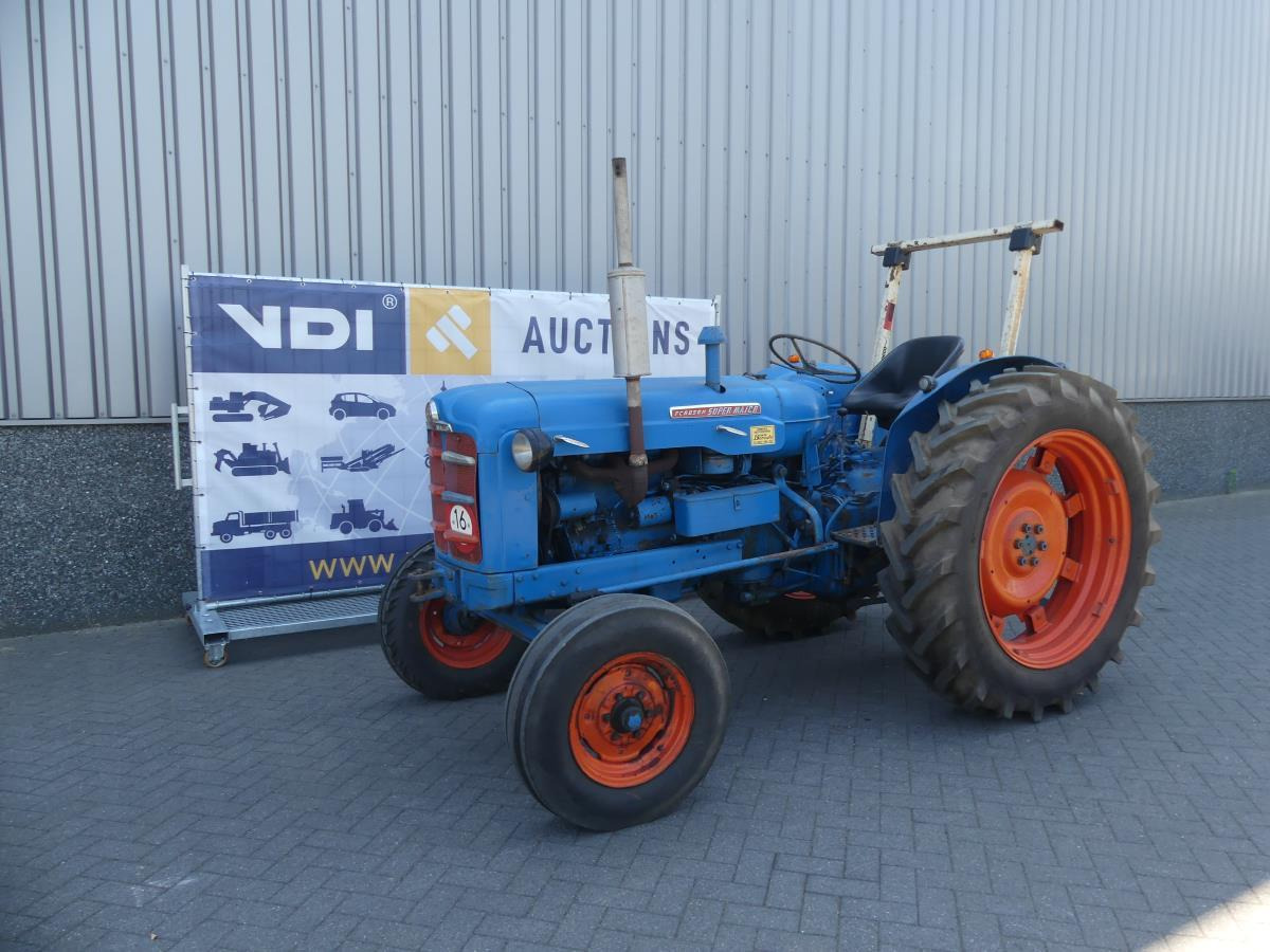 Fordson Major - Τρακτέρ: φωτογραφία 1 Fordson Major - Τρακτέρ: φωτογραφία 1