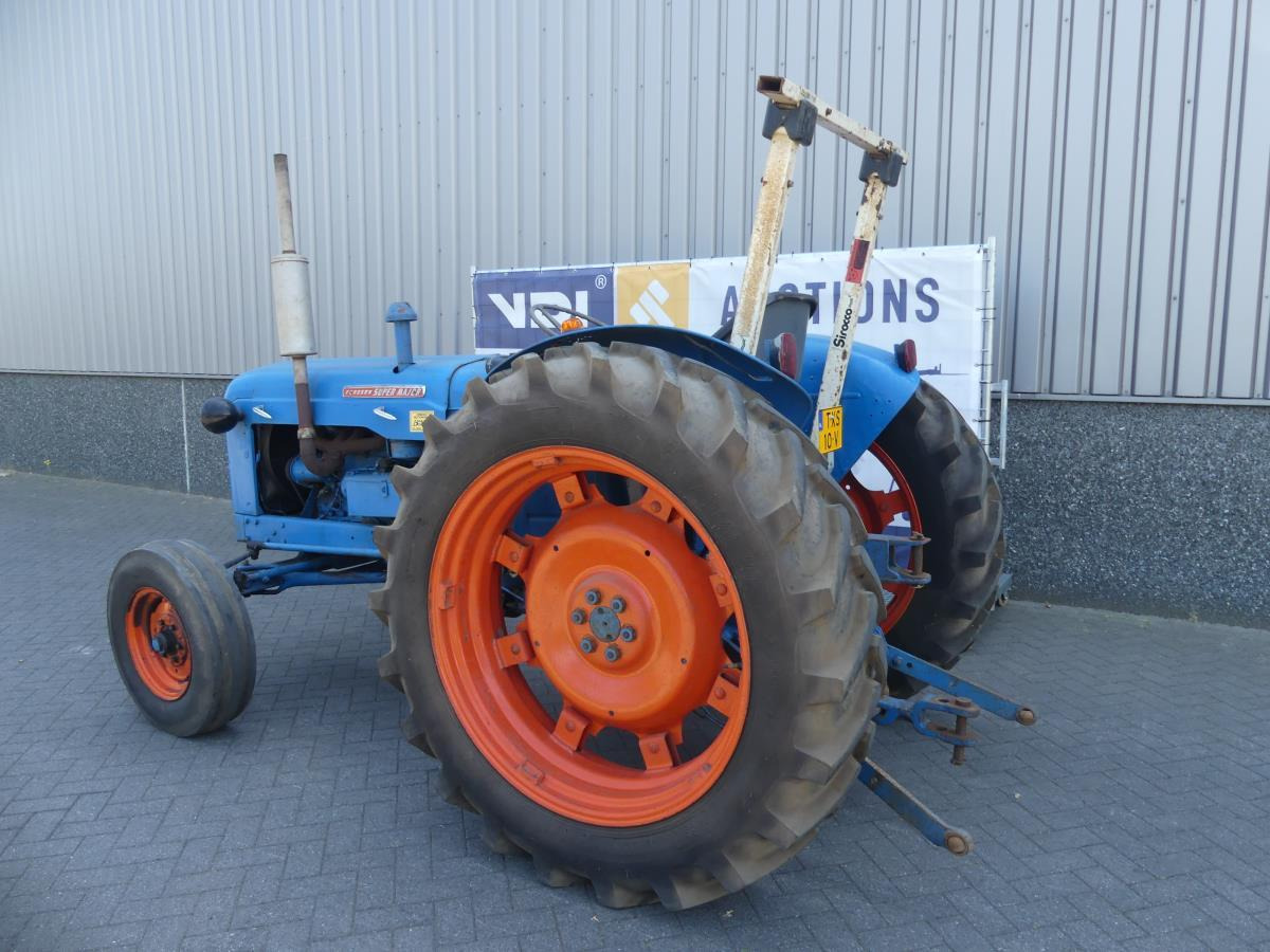 Fordson Major - Τρακτέρ: φωτογραφία 4 Fordson Major - Τρακτέρ: φωτογραφία 4