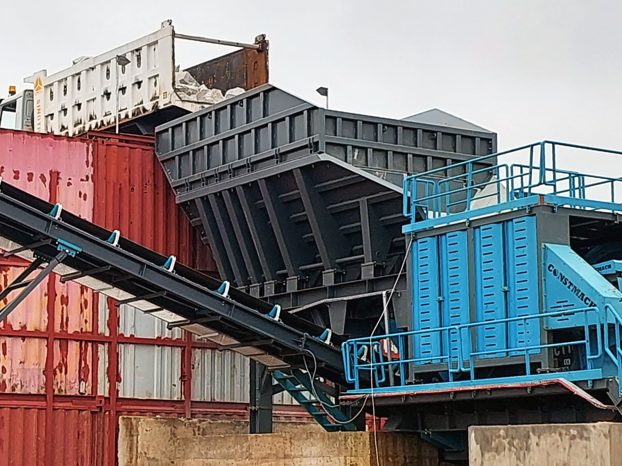 Constmach Alimentateur Vibrant Bunker Dans Des Capacités de 80 à 500 Tonnes - Μηχάνημα ορυχείων: φωτογραφία 3 Constmach Alimentateur Vibrant Bunker Dans Des Capacités de 80 à 500 Tonnes - Μηχάνημα ορυχείων: φωτογραφία 3
