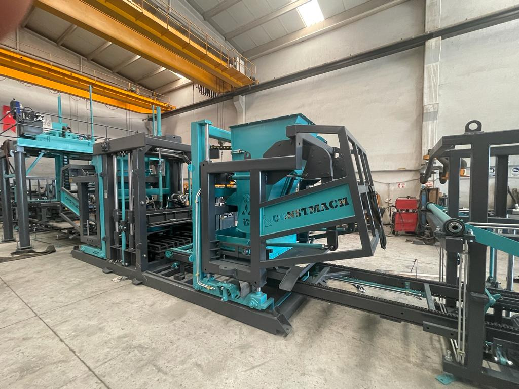 Constmach Machine à Fabriquer des Briquettes BS-42 (Machine à Fabriquer des Blocs de Béton) - Μηχάνημα κατασκευής τσιμεντόλιθων: φωτογραφία 1 Constmach Machine à Fabriquer des Briquettes BS-42 (Machine à Fabriquer des Blocs de Béton) - Μηχάνημα κατασκευής τσιμεντόλιθων: φωτογραφία 1