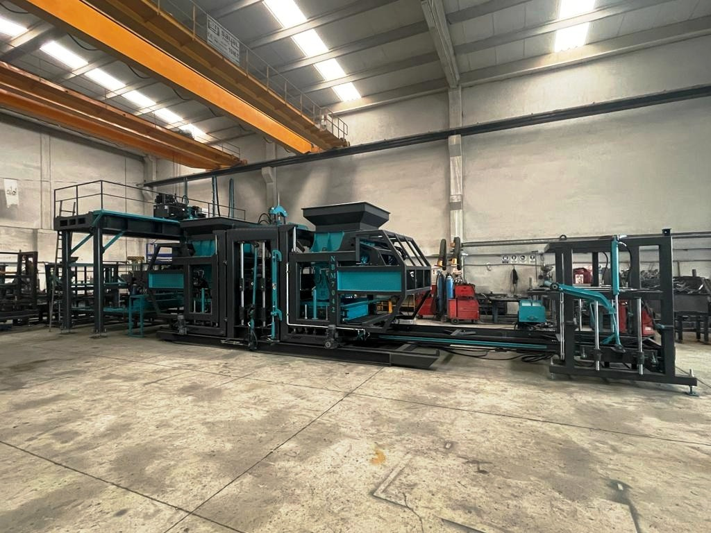 Constmach Machine à Fabriquer des Briquettes BS-42 (Machine à Fabriquer des Blocs de Béton) - Μηχάνημα κατασκευής τσιμεντόλιθων: φωτογραφία 3 Constmach Machine à Fabriquer des Briquettes BS-42 (Machine à Fabriquer des Blocs de Béton) - Μηχάνημα κατασκευής τσιμεντόλιθων: φωτογραφία 3