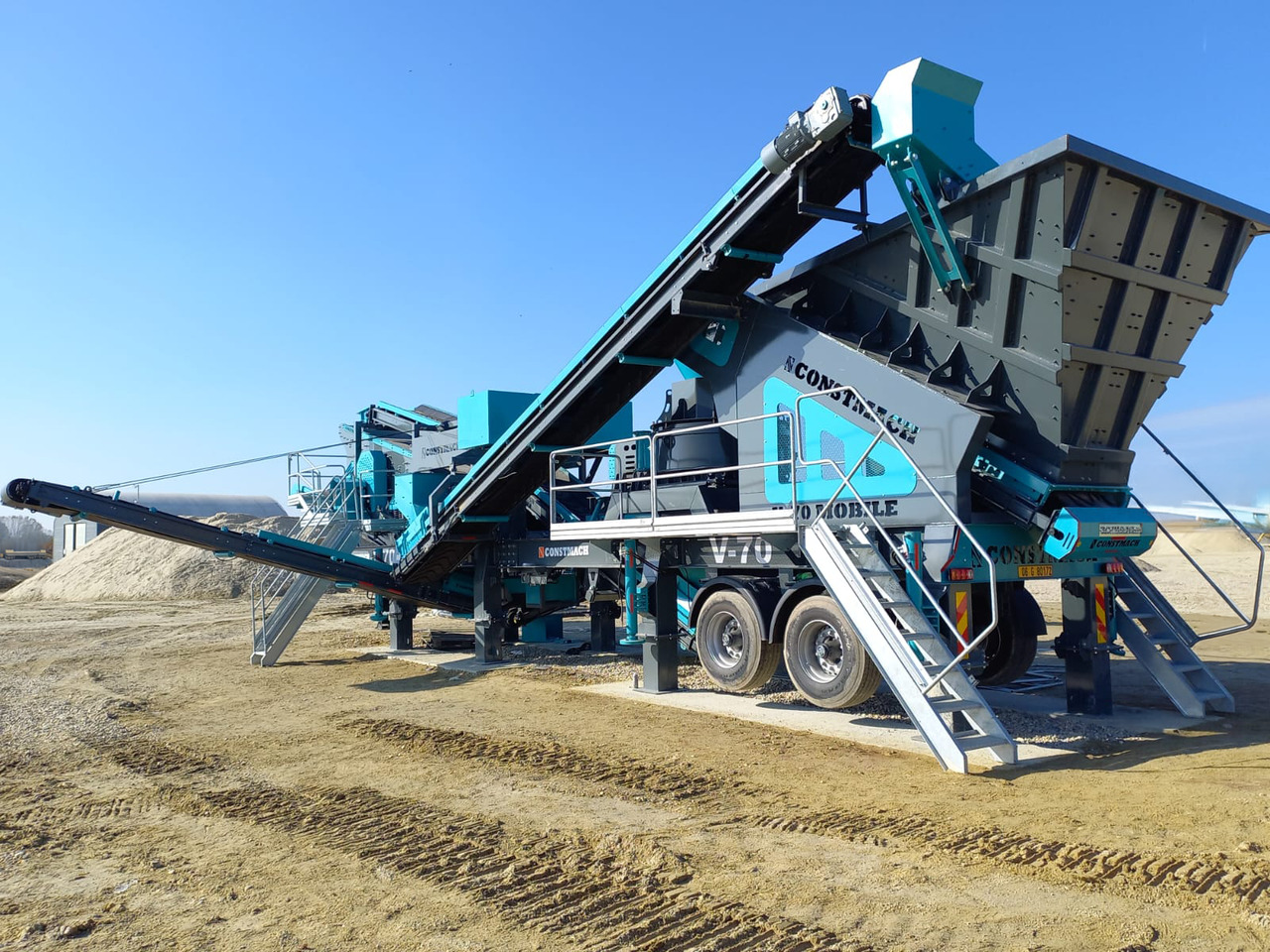 Constmach Mobiler Prallbrecher mit vertikaler Welle und einer Kapazität von 100–150 Tonnen - Κινητός σπαστήρας: φωτογραφία 1 Constmach Mobiler Prallbrecher mit vertikaler Welle und einer Kapazität von 100–150 Tonnen - Κινητός σπαστήρας: φωτογραφία 1