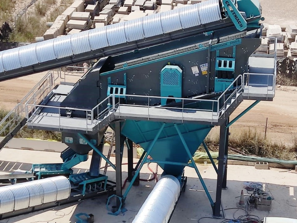 Constmach Vibrating Screen Systems 70-95 Tph 2-3-4 Stages 1200x4000 Mm - Διαλογής: φωτογραφία 3 Constmach Vibrating Screen Systems 70-95 Tph 2-3-4 Stages 1200x4000 Mm - Διαλογής: φωτογραφία 3