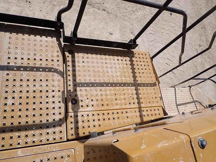 Ελαστιχοφόρος φορτωτής CAT 988K: φωτογραφία 32