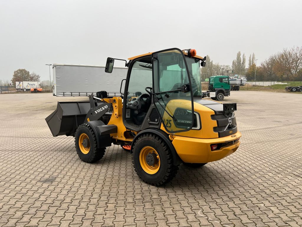 Volvo JL25H Electric *Auch Miete - Ελαστιχοφόρος φορτωτής: φωτογραφία 3 Volvo JL25H Electric *Auch Miete - Ελαστιχοφόρος φορτωτής: φωτογραφία 3