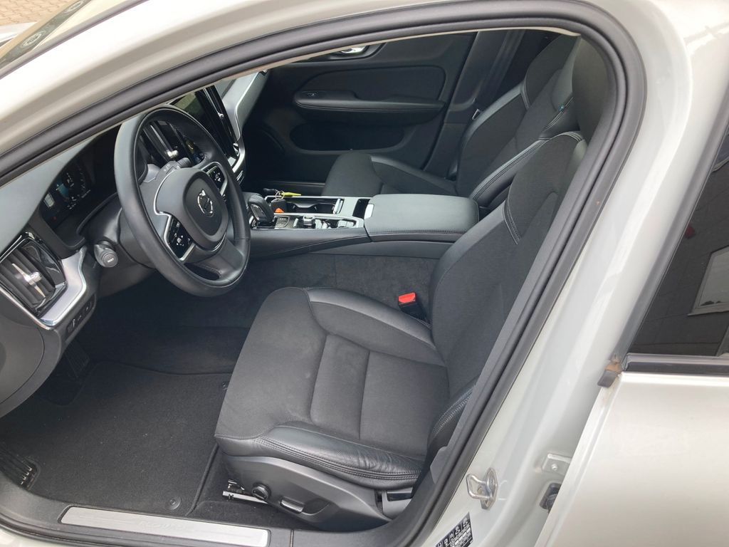 Volvo V60 T6 AWD R-Design Expression Recharge Plug-In Volvo V60 T6 AWD R-Design Expression Recharge Plug-In - Station wagon: φωτογραφία 5 Volvo V60 T6 AWD R-Design Expression Recharge Plug-In Volvo V60 T6 AWD R-Design Expression Recharge Plug-In - Station wagon: φωτογραφία 5