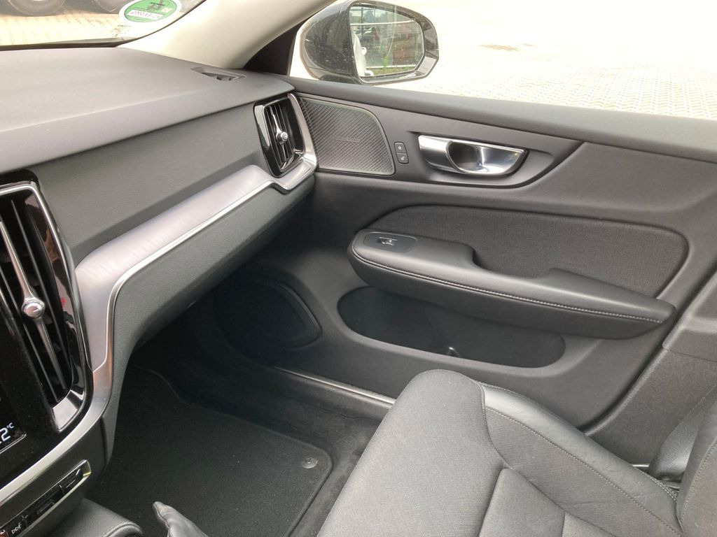 Station wagon Volvo V60 T6 AWD R-Design Expression Recharge Plug-In: φωτογραφία 16