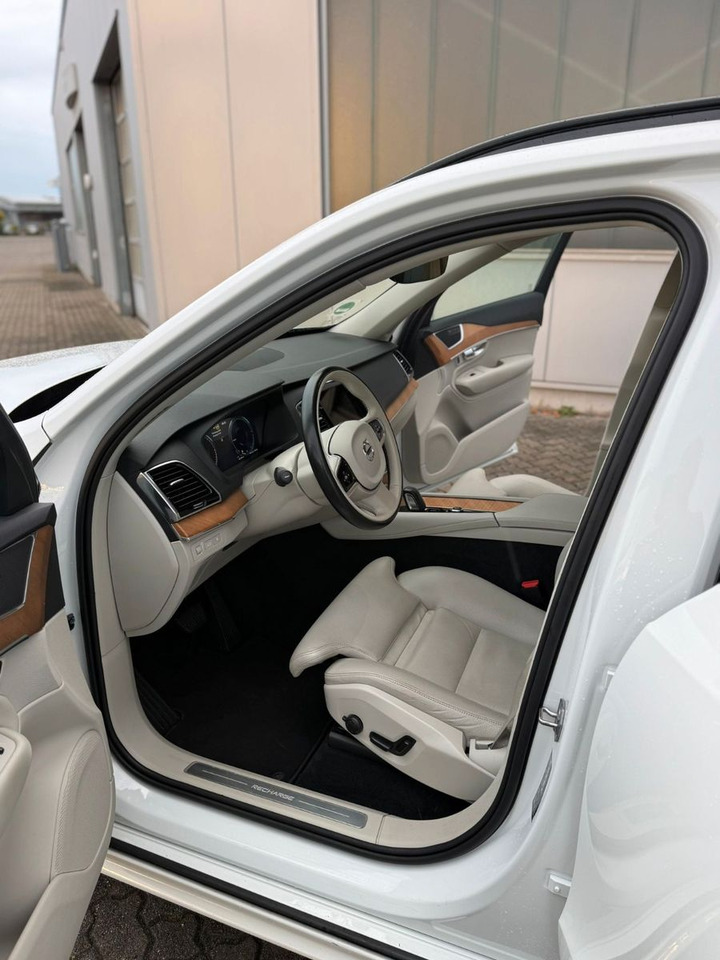 Volvo XC 90 T8 R-Des. Exp. Rech. Pl.-In Hybr. AWD 7-S. - SUV: φωτογραφία 4 Volvo XC 90 T8 R-Des. Exp. Rech. Pl.-In Hybr. AWD 7-S. - SUV: φωτογραφία 4