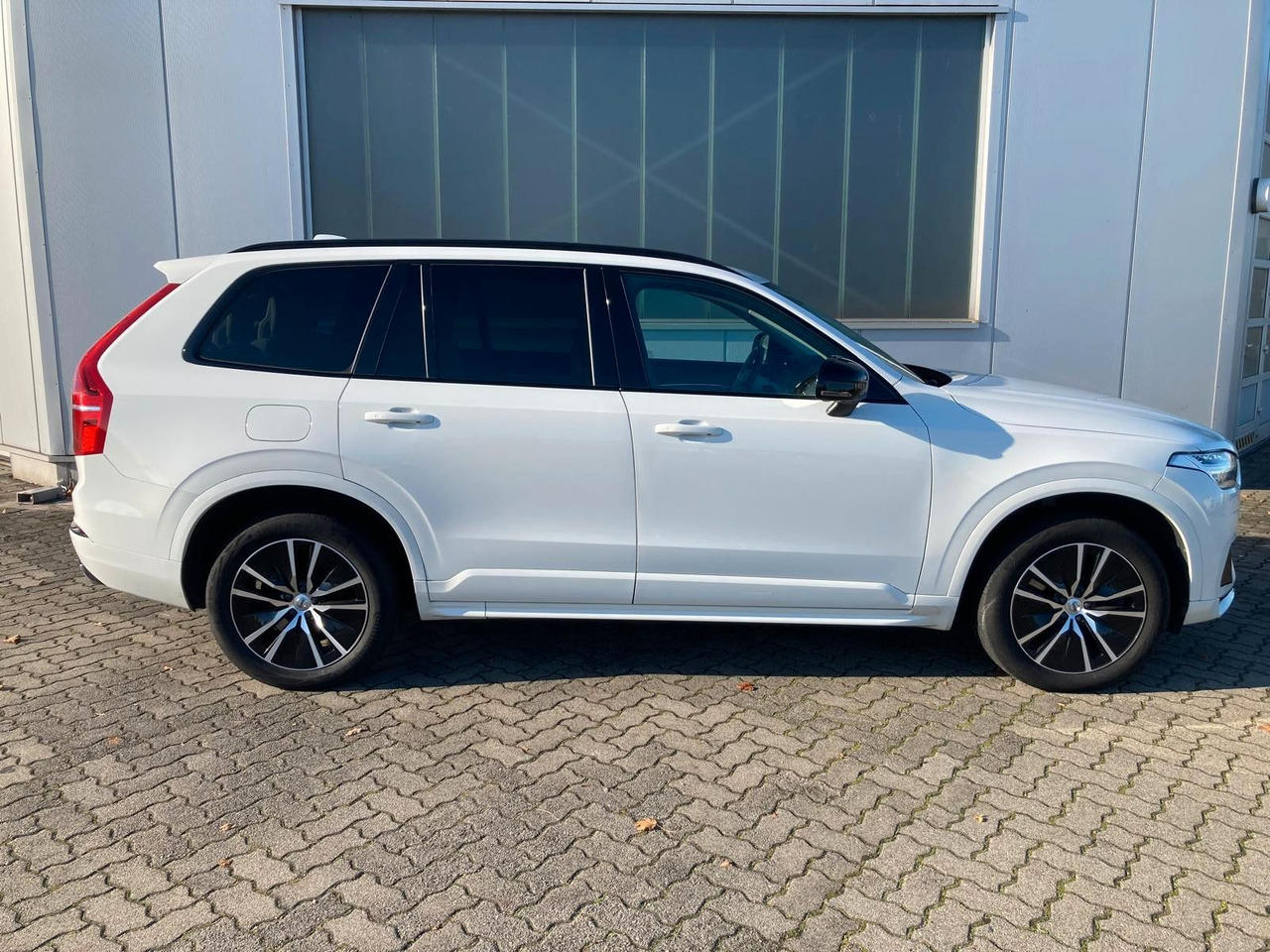 Volvo XC 90 T8 R-Des. Exp. Rech. Pl.-In Hybr. AWD 7-S. - SUV: φωτογραφία 3 Volvo XC 90 T8 R-Des. Exp. Rech. Pl.-In Hybr. AWD 7-S. - SUV: φωτογραφία 3
