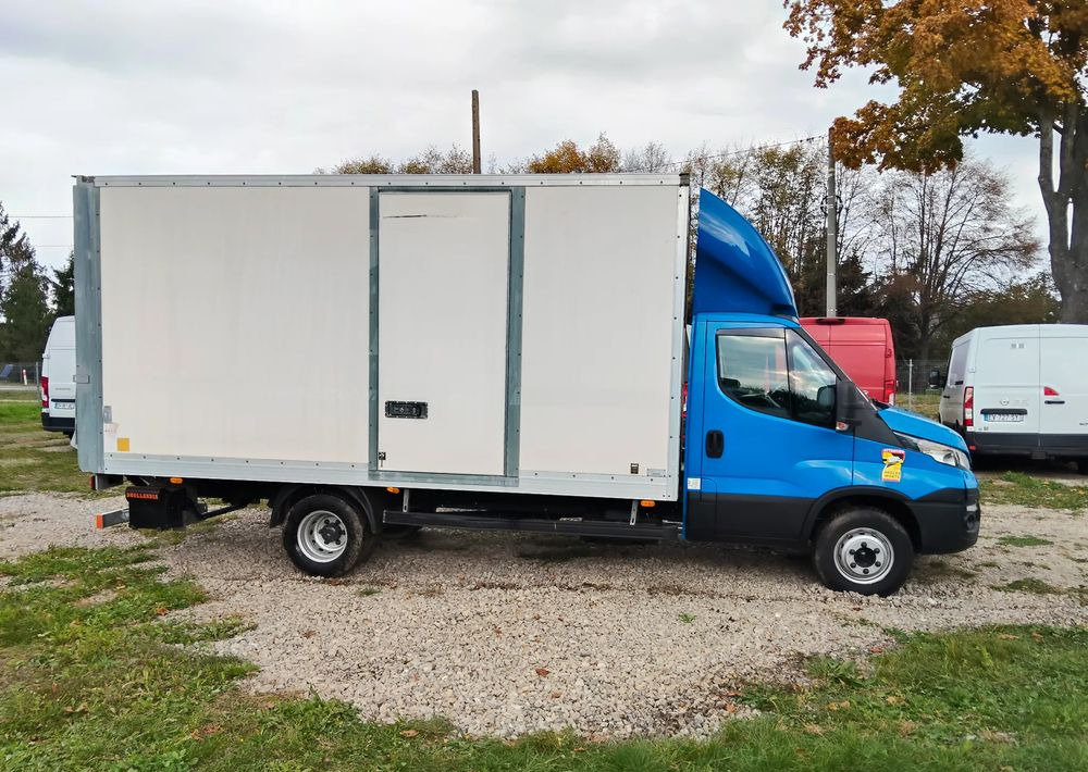 Iveco Daily 70C18 - Φορτηγό κόφα: φωτογραφία 4 Iveco Daily 70C18 - Φορτηγό κόφα: φωτογραφία 4