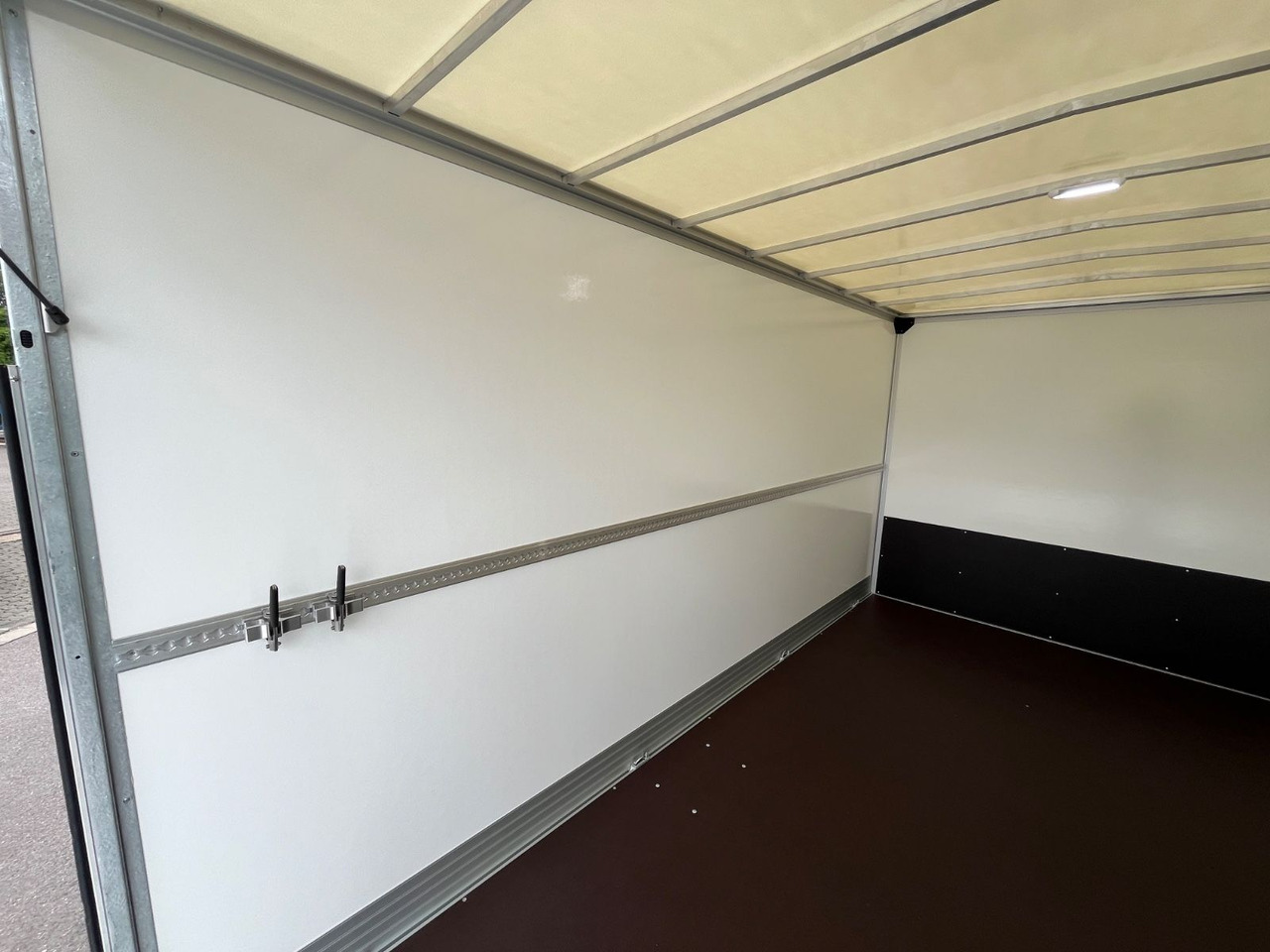 Μίσθωση  Renault MASTER HUMBAUR KOFFER Renault MASTER HUMBAUR KOFFER: φωτογραφία 12