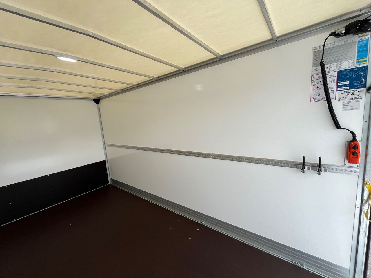 Μίσθωση  Renault MASTER HUMBAUR KOFFER Renault MASTER HUMBAUR KOFFER: φωτογραφία 10