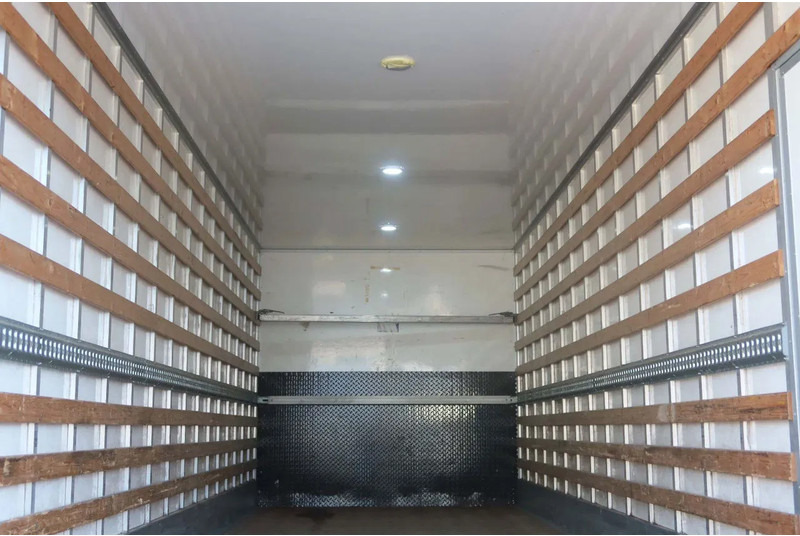 Mercedes-Benz Antos 2127 L Bak+Klep Dhollandia 2.000 kg, Geisoleerd dak - Φορτηγό κόφα: φωτογραφία 4 Mercedes-Benz Antos 2127 L Bak+Klep Dhollandia 2.000 kg, Geisoleerd dak - Φορτηγό κόφα: φωτογραφία 4