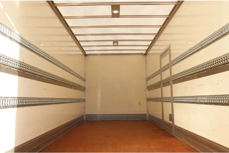 Mercedes-Benz Atego 1321L Bakwagen Laadklep 2000kg / 3 Stoelen!! - Φορτηγό κόφα: φωτογραφία 4 Mercedes-Benz Atego 1321L Bakwagen Laadklep 2000kg / 3 Stoelen!! - Φορτηγό κόφα: φωτογραφία 4