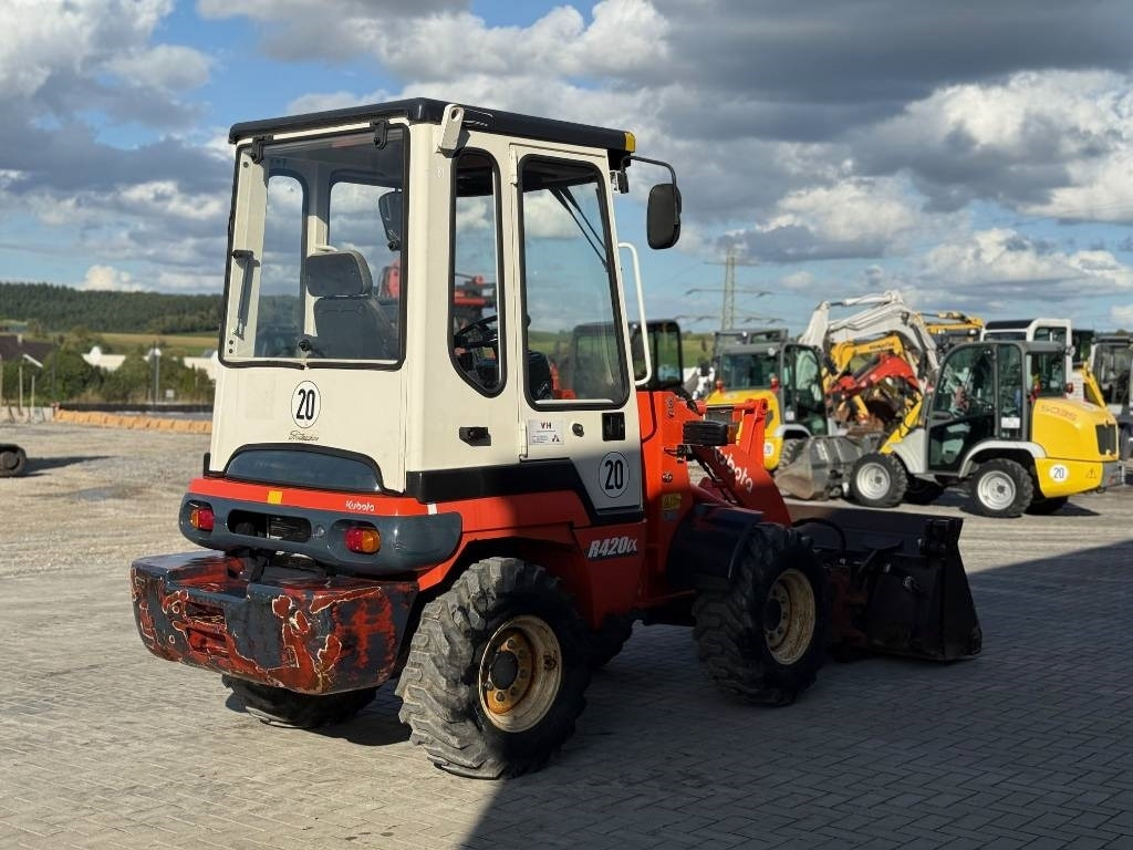 Kubota R 420 - Ελαστιχοφόρος φορτωτής: φωτογραφία 5 Kubota R 420 - Ελαστιχοφόρος φορτωτής: φωτογραφία 5