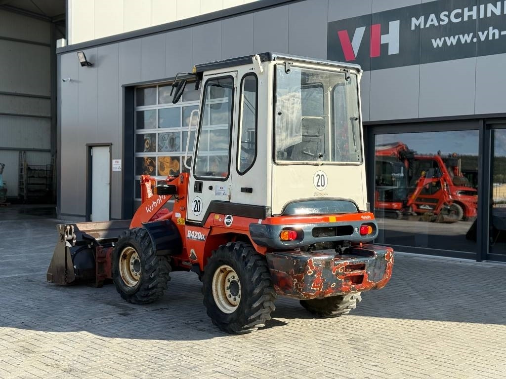Kubota R 420 - Ελαστιχοφόρος φορτωτής: φωτογραφία 3 Kubota R 420 - Ελαστιχοφόρος φορτωτής: φωτογραφία 3