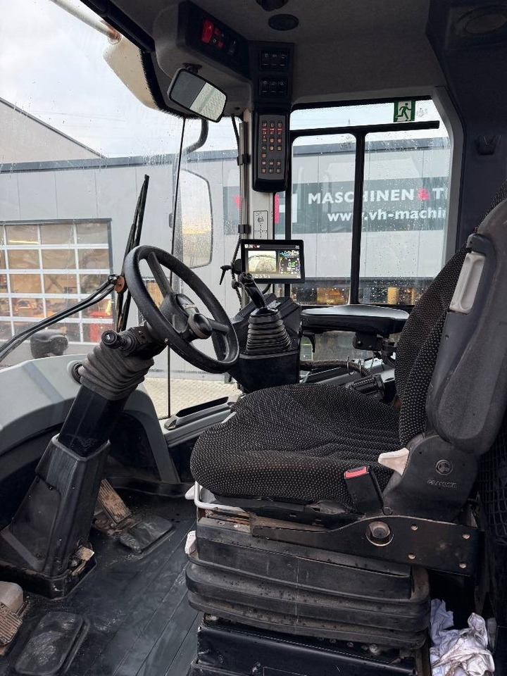 Ελαστιχοφόρος φορτωτής Liebherr L 566: φωτογραφία 9