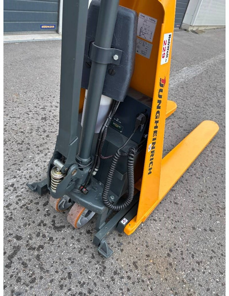 Jungheinrich Scherenhubwagen AMX 10e - Μηχάνημα στοίβαξης: φωτογραφία 4 Jungheinrich Scherenhubwagen AMX 10e - Μηχάνημα στοίβαξης: φωτογραφία 4