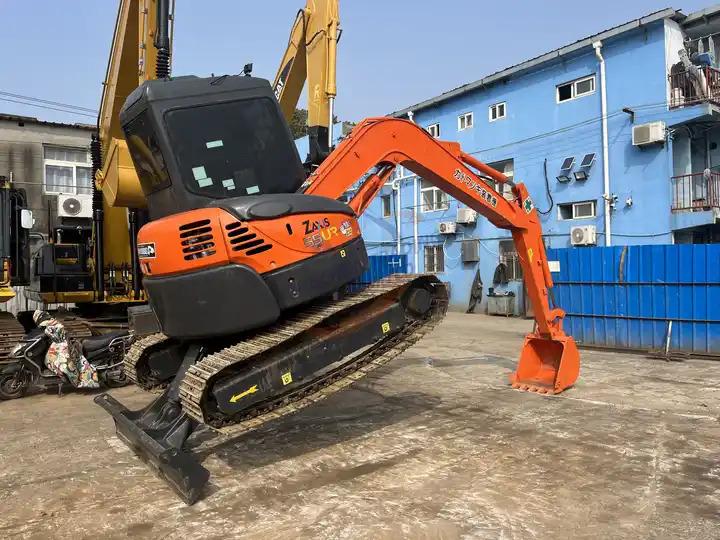 Used Hitachi excavator ZX55UR in good condition for sale - Μίνι εκσκαφέας: φωτογραφία 3 Used Hitachi excavator ZX55UR in good condition for sale - Μίνι εκσκαφέας: φωτογραφία 3