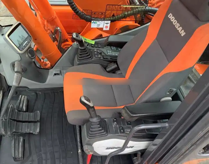 Second hand excavator used machinery equipment Doosan dx225 used excavators in stock for sale - Ερπυστριοφόρος εκσκαφέας: φωτογραφία 5 Second hand excavator used machinery equipment Doosan dx225 used excavators in stock for sale - Ερπυστριοφόρος εκσκαφέας: φωτογραφία 5