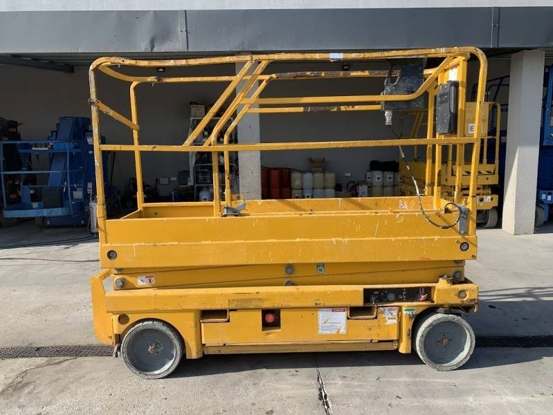 Haulotte Compact 8 - 8m, electric - Ψαλιδωτό ανυψωτικό: φωτογραφία 4 Haulotte Compact 8 - 8m, electric - Ψαλιδωτό ανυψωτικό: φωτογραφία 4