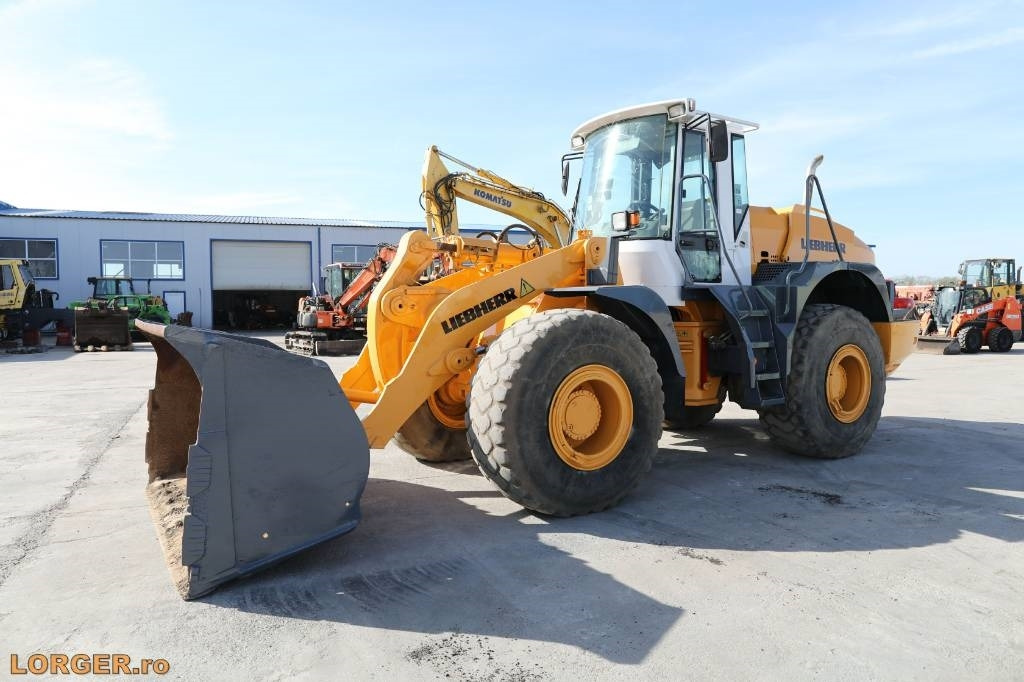 Liebherr L 544 - Ελαστιχοφόρος φορτωτής: φωτογραφία 4 Liebherr L 544 - Ελαστιχοφόρος φορτωτής: φωτογραφία 4