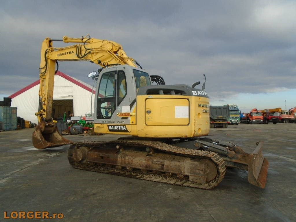 New Holland E 235 B SR-2* Blade - Ερπυστριοφόρος εκσκαφέας: φωτογραφία 3 New Holland E 235 B SR-2* Blade - Ερπυστριοφόρος εκσκαφέας: φωτογραφία 3