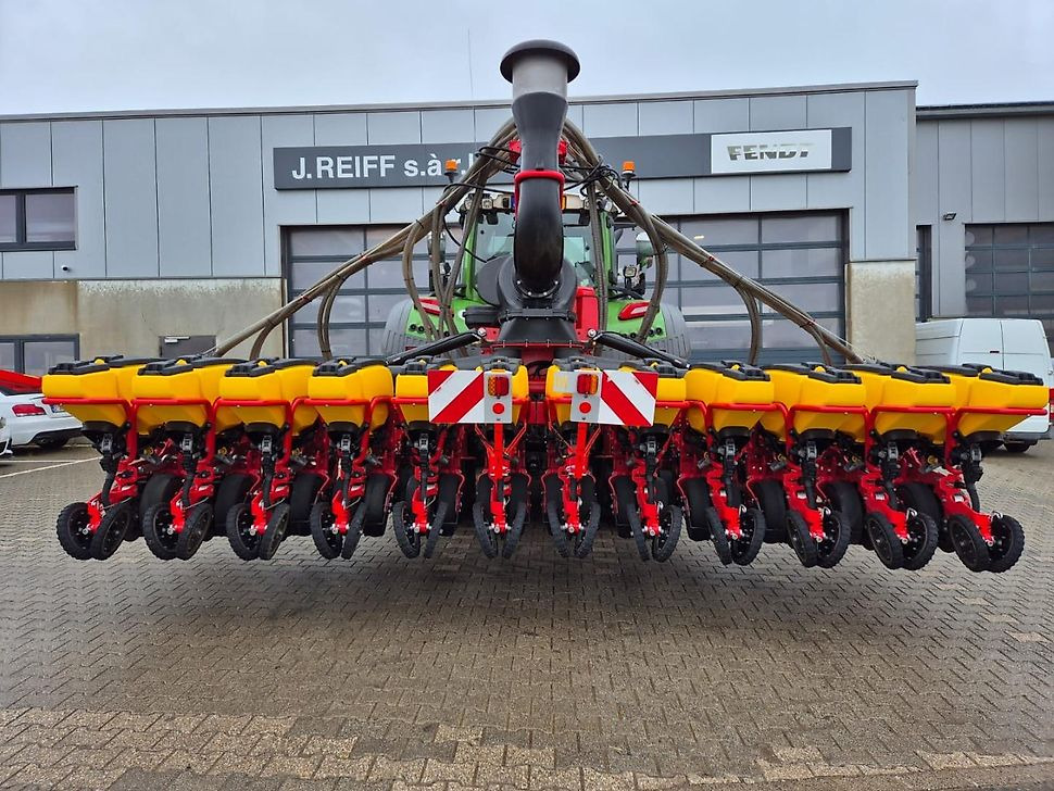 J.Reiff Sarl
Herr Stefan Neukirch - 77 Z.I in den - Σπαρτική μηχανή ακριβείας: φωτογραφία 1 J.Reiff Sarl
Herr Stefan Neukirch - 77 Z.I in den - Σπαρτική μηχανή ακριβείας: φωτογραφία 1