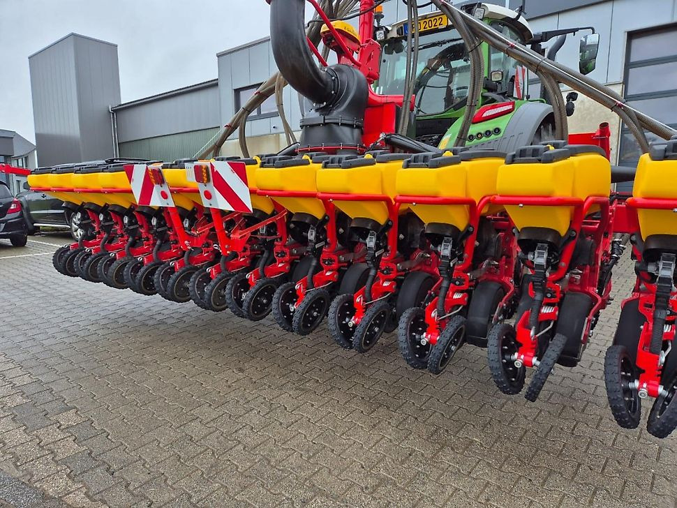 J.Reiff Sarl
Herr Stefan Neukirch - 77 Z.I in den - Σπαρτική μηχανή ακριβείας: φωτογραφία 4 J.Reiff Sarl
Herr Stefan Neukirch - 77 Z.I in den - Σπαρτική μηχανή ακριβείας: φωτογραφία 4