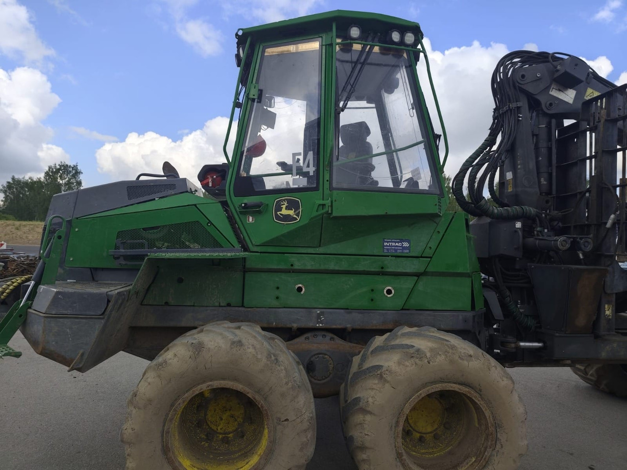 JOHN DEERE 910G - Λαστιχοφόρα προωθητικo - forwarder: φωτογραφία 2 JOHN DEERE 910G - Λαστιχοφόρα προωθητικo - forwarder: φωτογραφία 2